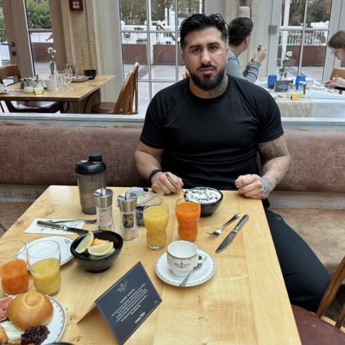 <strong>PEZHMAN LADDAR INFÖR KVÄLLENS DRABBNING</strong>