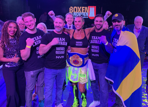MIKAELA STOPPADE LENA V I FÖRSTA RONDEN! WBF CHAMPION..! 
